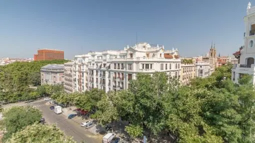  Classic apartment in an emblematic building in Jerónimos a few meters from the Prado museum